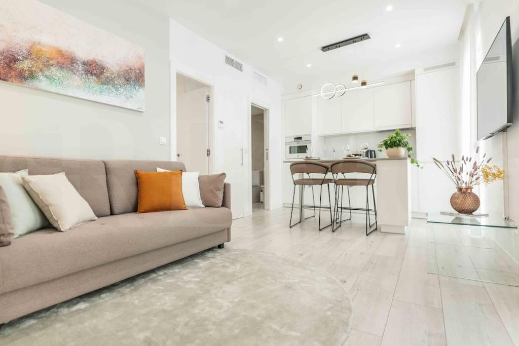 Appartamento Tranquil & Bright With Parking By Rems